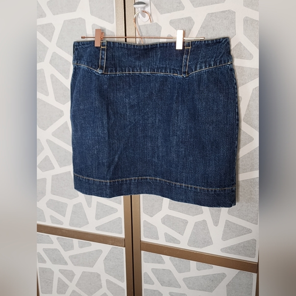 Tommy Hilfiger Denim Skirt  - Size 16 - Picture 3 of 6